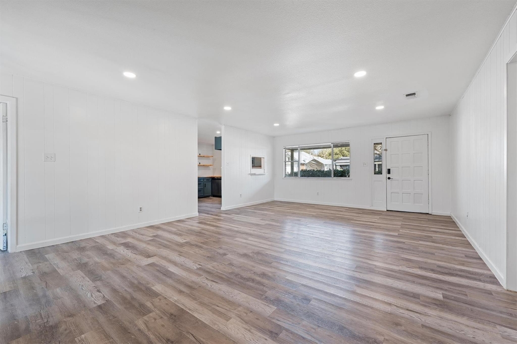 1106 Hackberry Dr - Photo 5