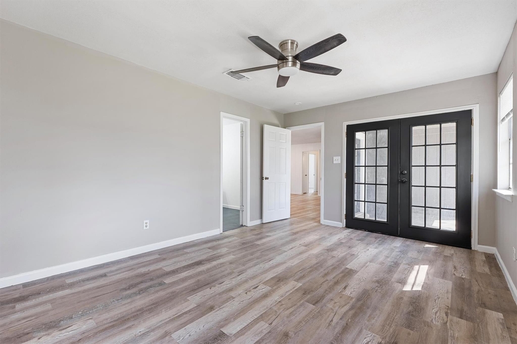 1106 Hackberry Dr - Photo 11