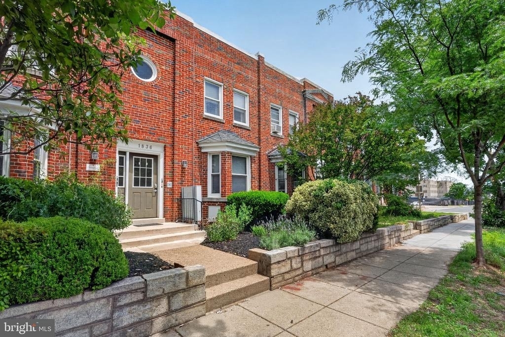 1836 Independence Avenue Se - Photo 3