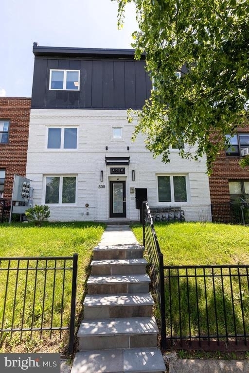 839 19th Street Ne - Photo 0