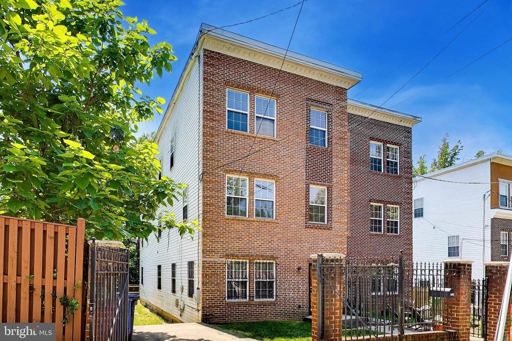 5713 Eads Street Ne - Photo 1