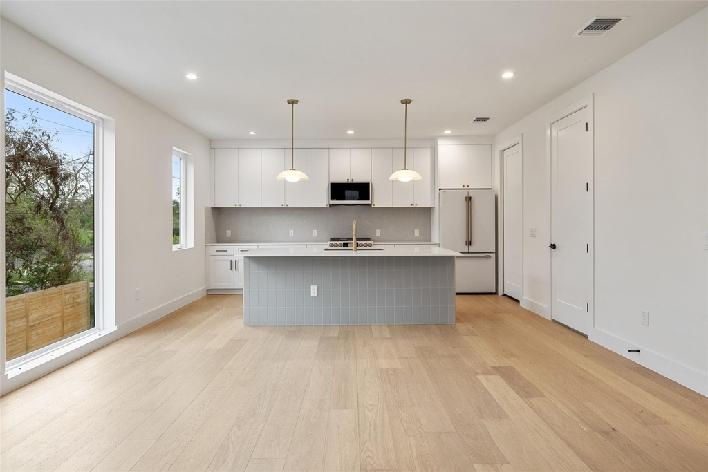 732 Springdale Rd - Photo 0