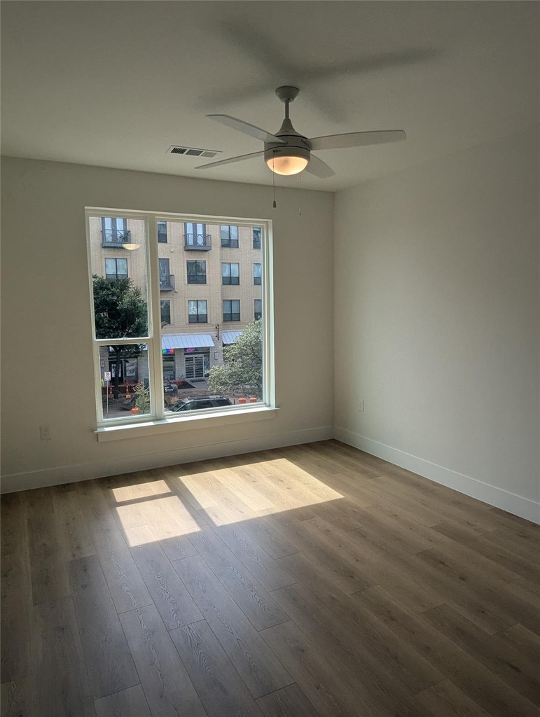 1701 Simond Ave - Photo 8