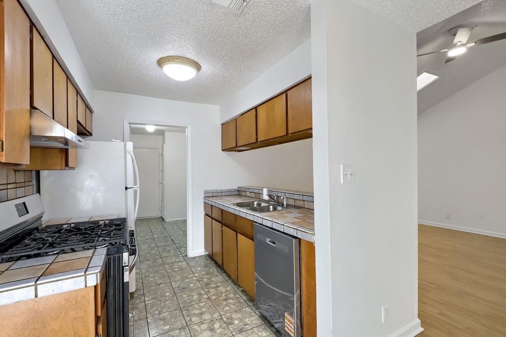 10710 Topperwein Dr - Photo 4