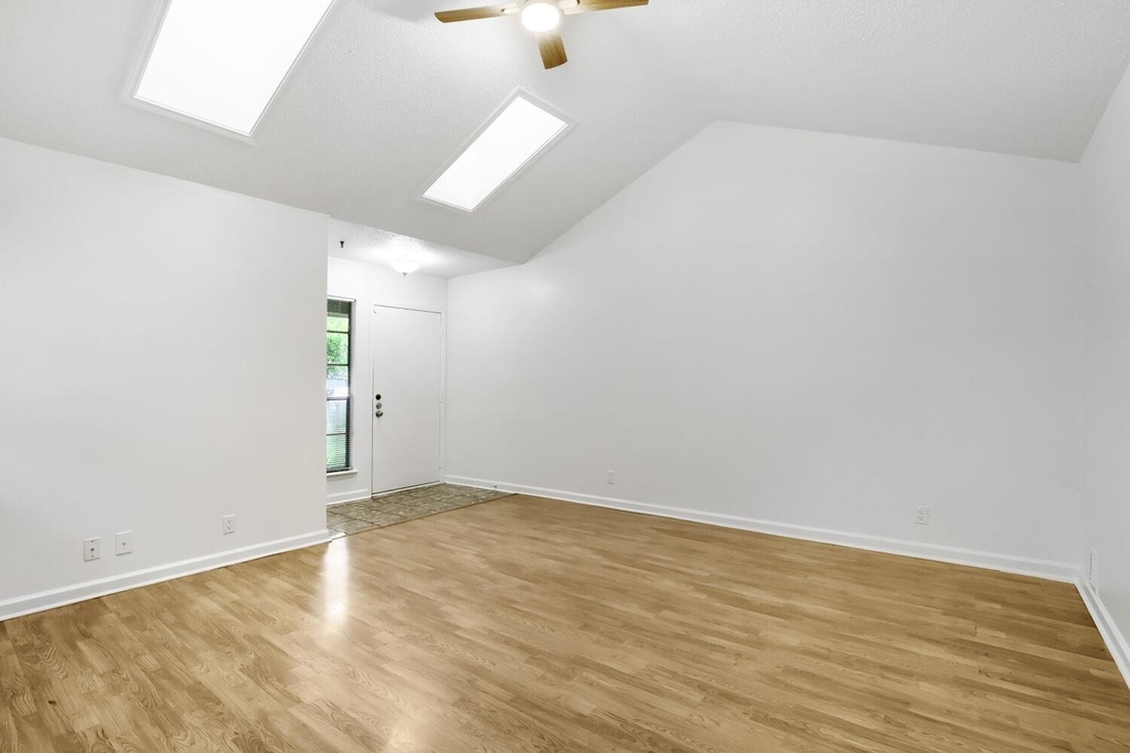 10710 Topperwein Dr - Photo 1