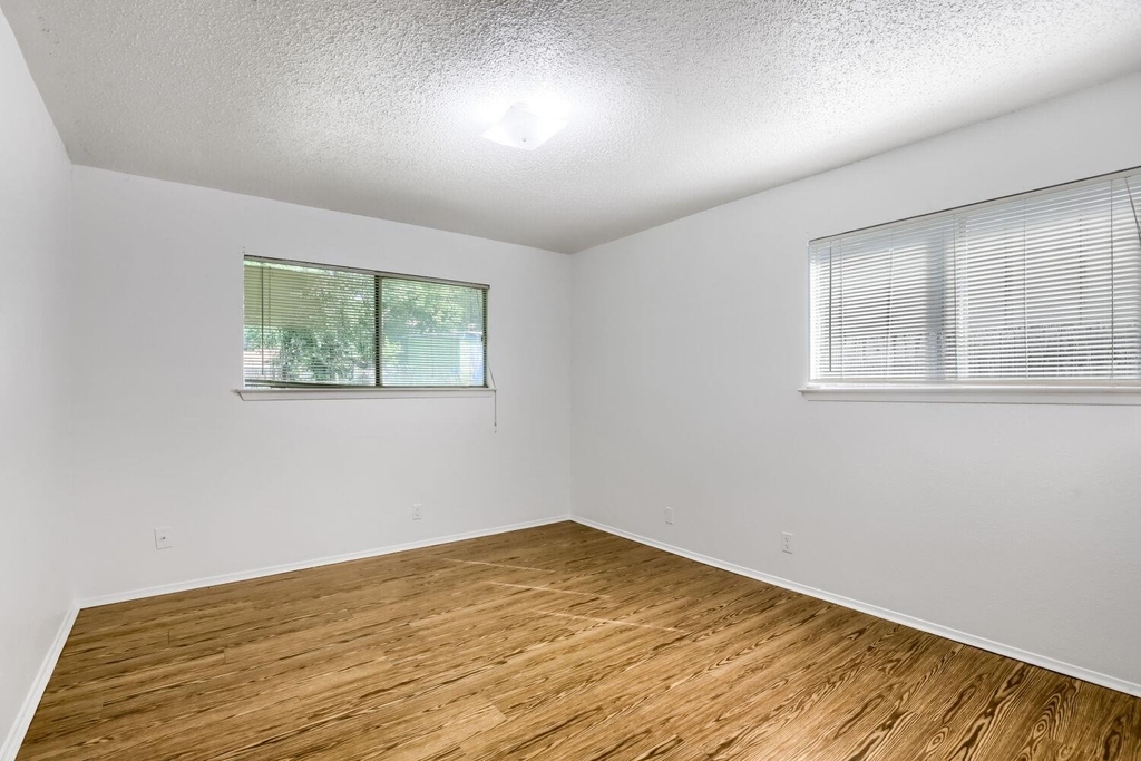 10710 Topperwein Dr - Photo 7