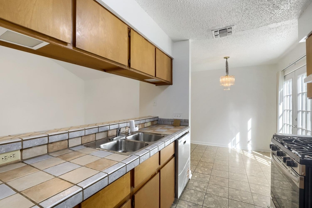 10710 Topperwein Dr - Photo 6