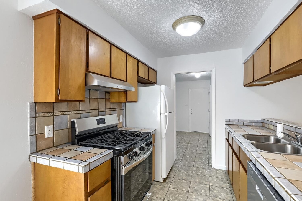 10710 Topperwein Dr - Photo 5