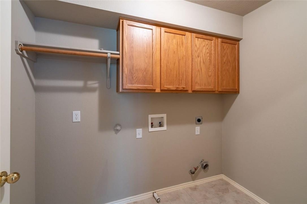2633 Bolton St - Photo 15