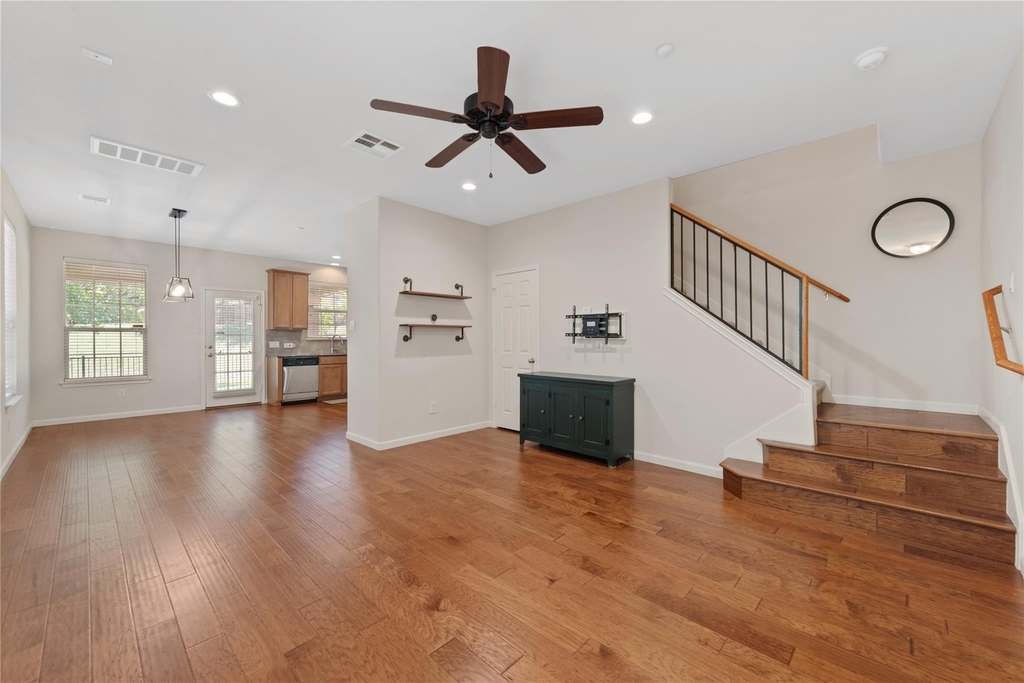 1310 W Parmer Ln - Photo 6