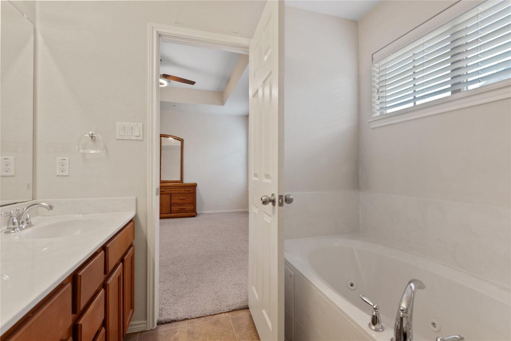 1310 W Parmer Ln - Photo 3