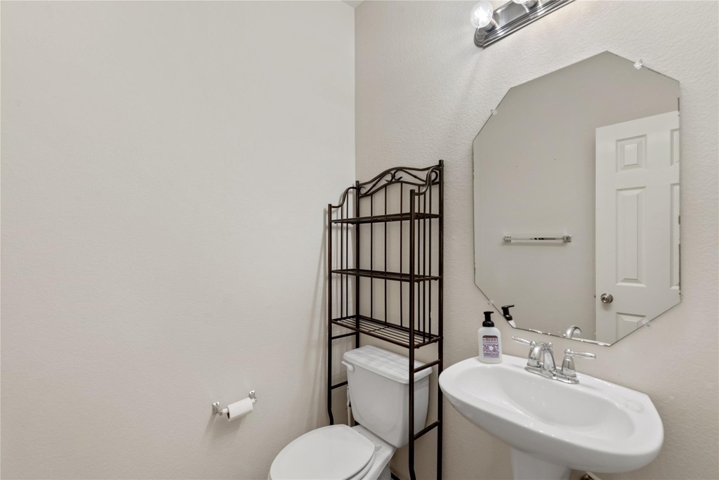 1310 W Parmer Ln - Photo 19