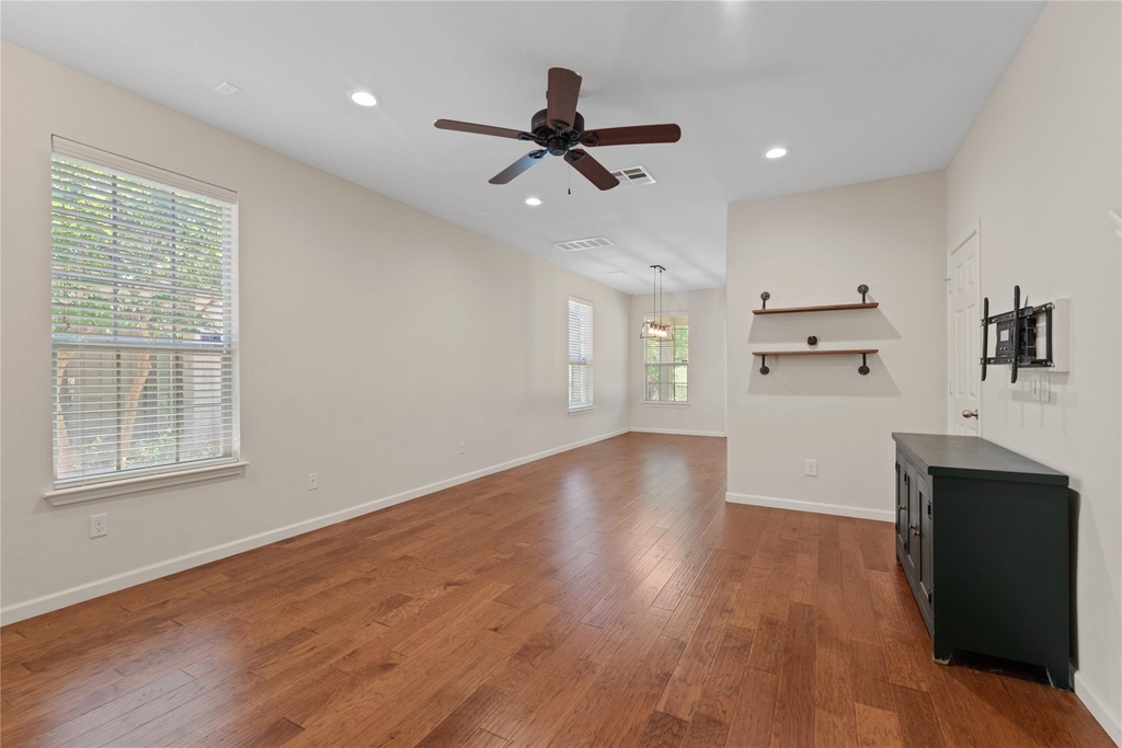 1310 W Parmer Ln - Photo 5