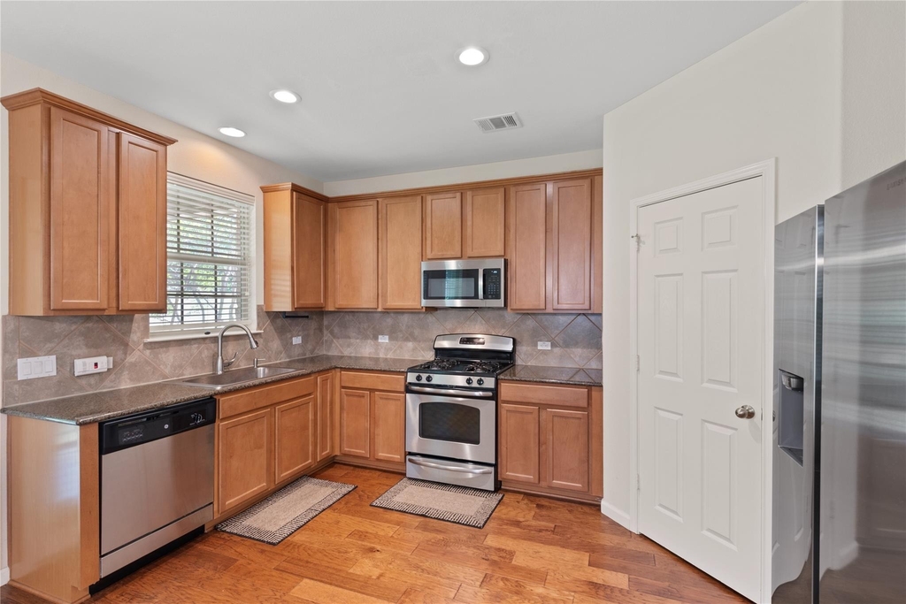 1310 W Parmer Ln - Photo 2