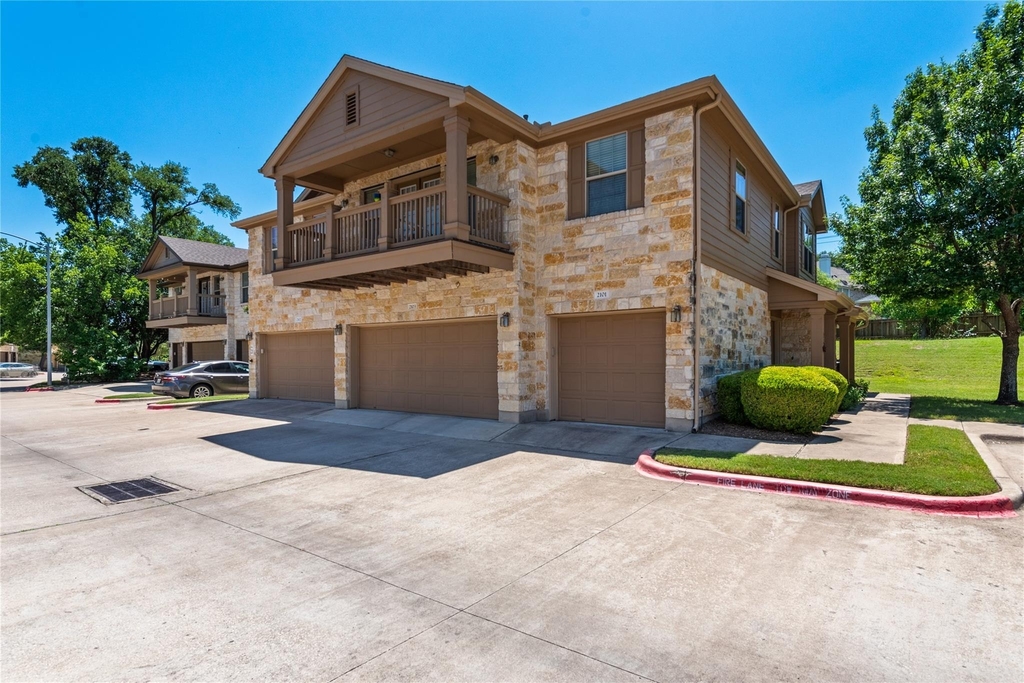 1310 W Parmer Ln - Photo 0