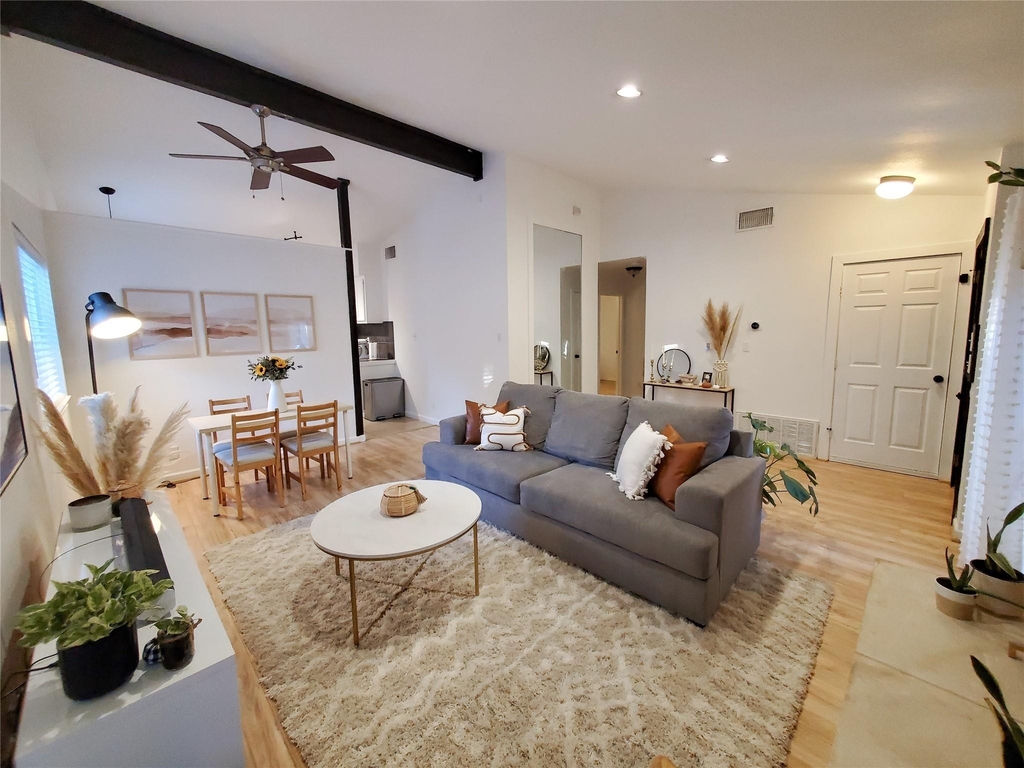924 Acorn Oaks Dr - Photo 3