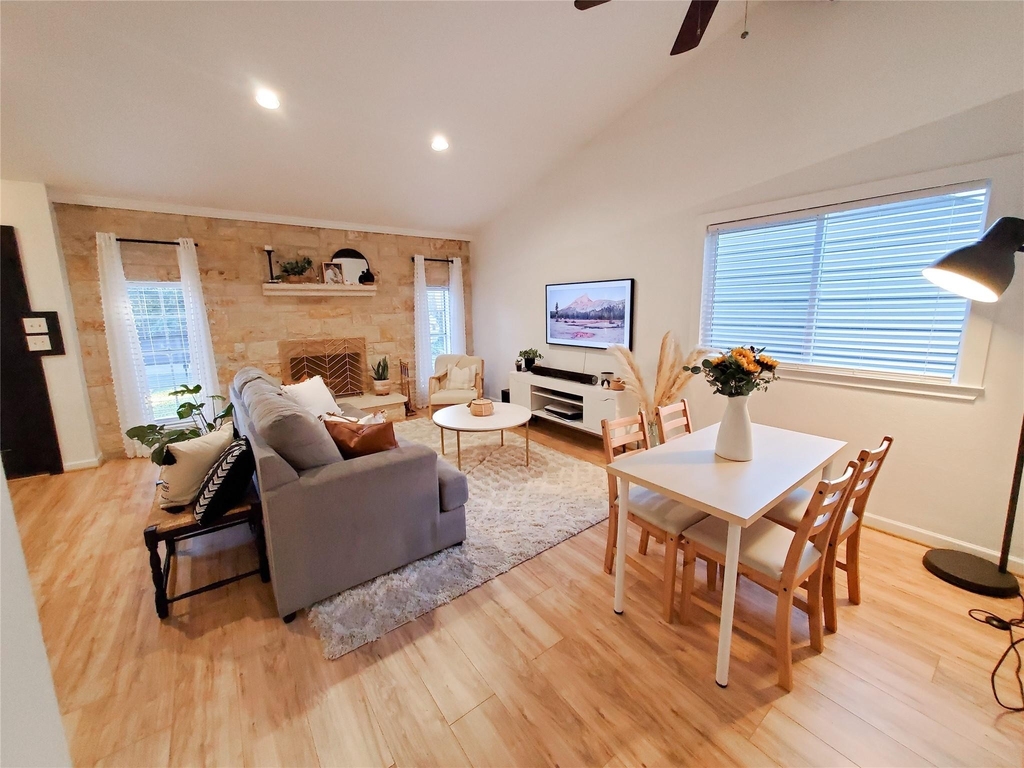 924 Acorn Oaks Dr - Photo 1