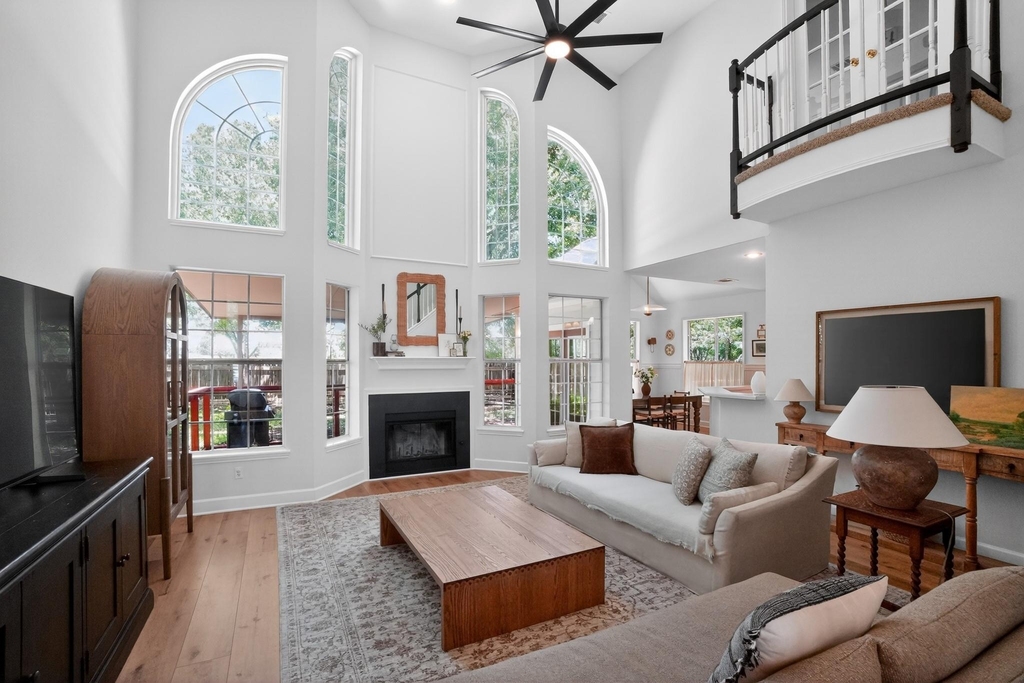 300 N Carriage Hills Dr - Photo 4