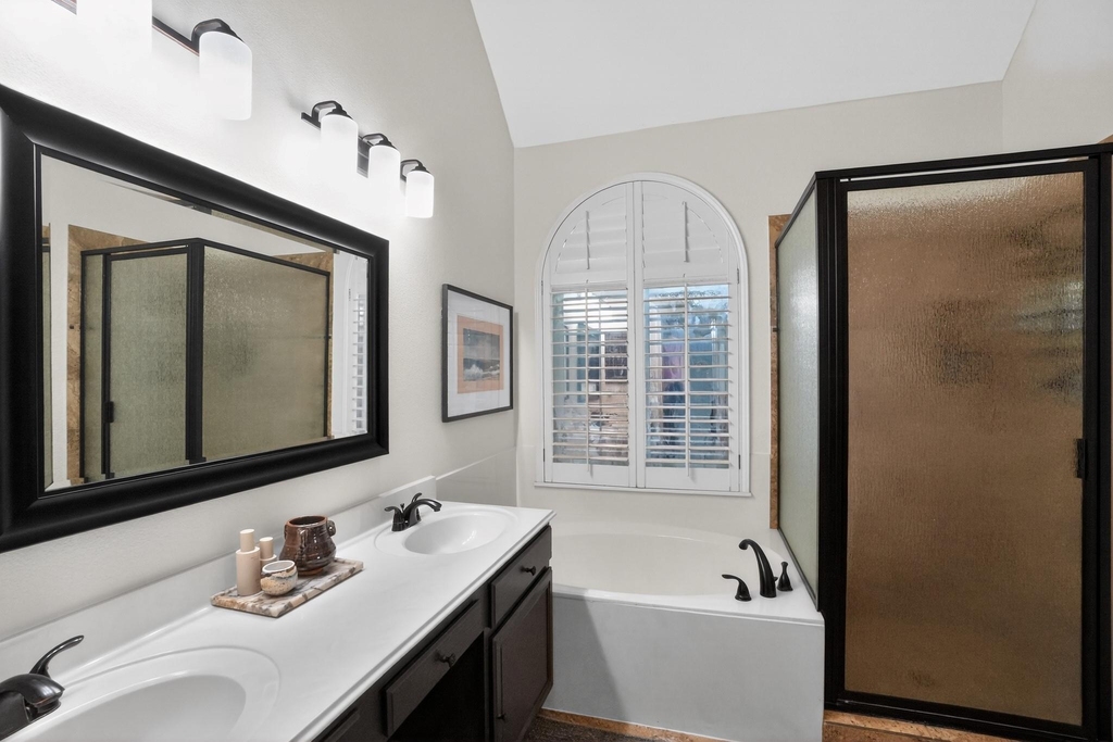 300 N Carriage Hills Dr - Photo 12