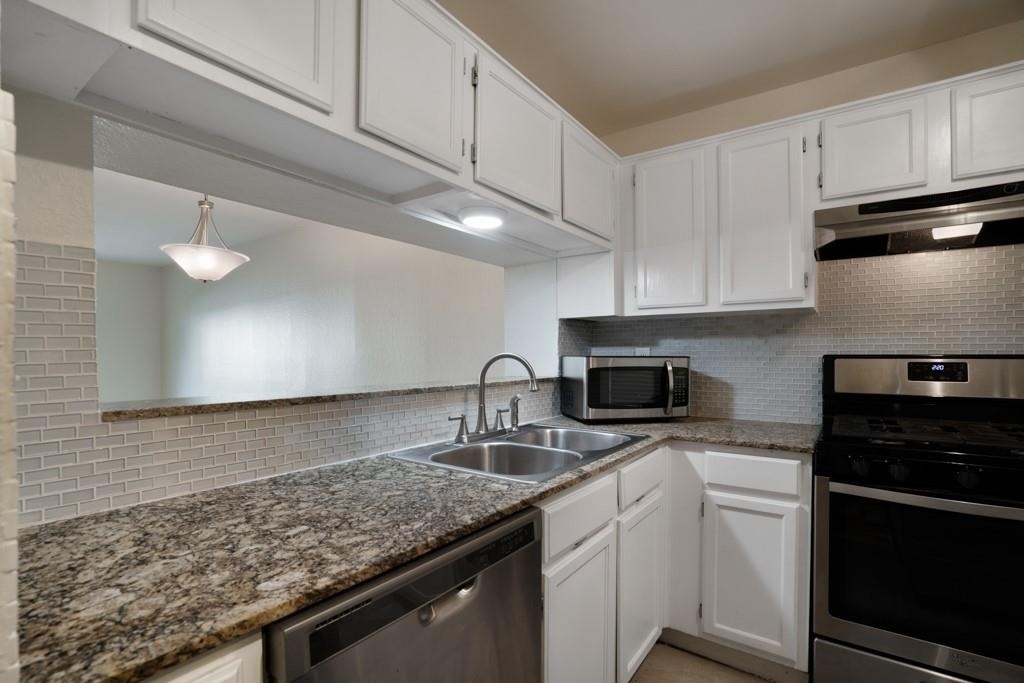 11901 Swearingen Dr - Photo 3