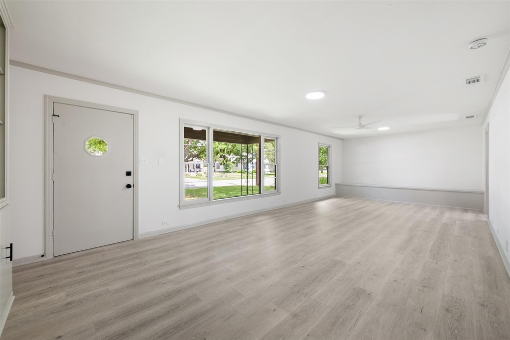 1711 S Main St - Photo 2