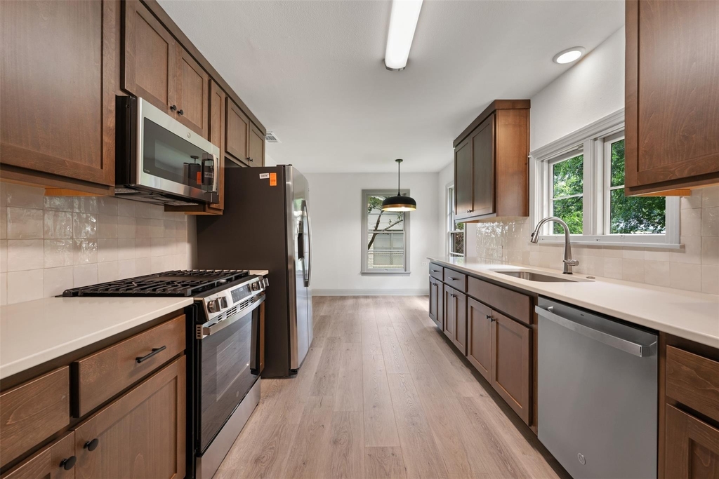 1711 S Main St - Photo 11