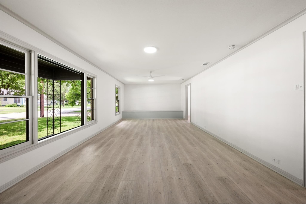 1711 S Main St - Photo 5