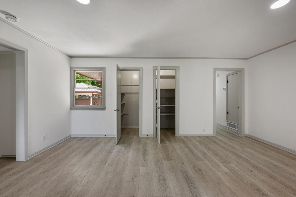 1711 S Main St - Photo 8
