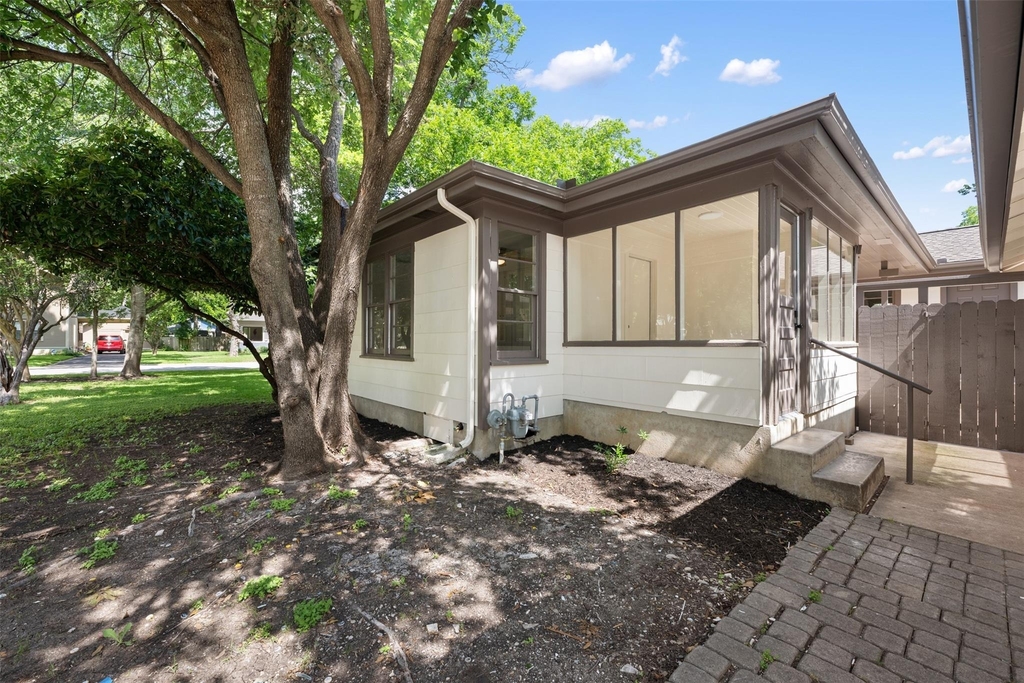1711 S Main St - Photo 36