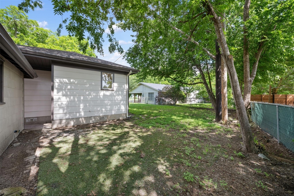 1711 S Main St - Photo 34