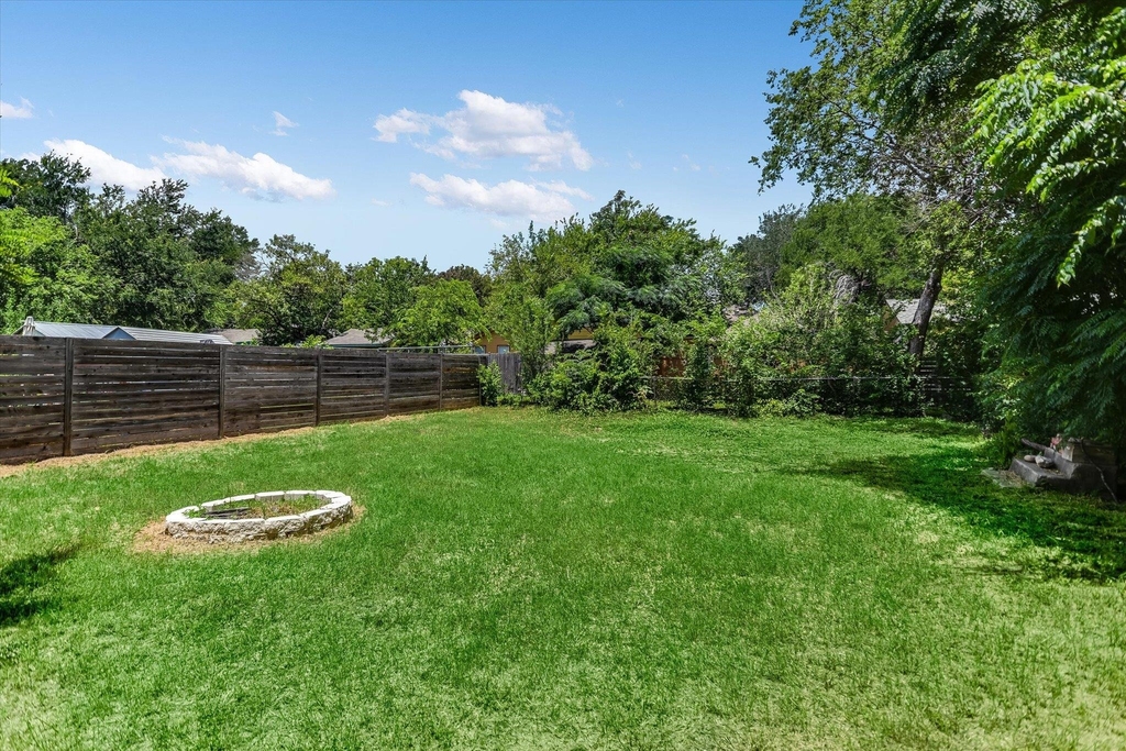 2408 E 9th St - Photo 12