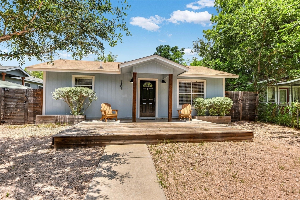 2408 E 9th St - Photo 1