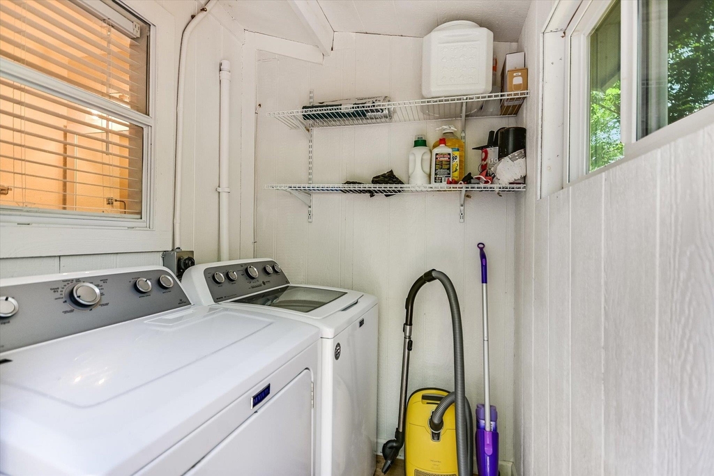 2408 E 9th St - Photo 11