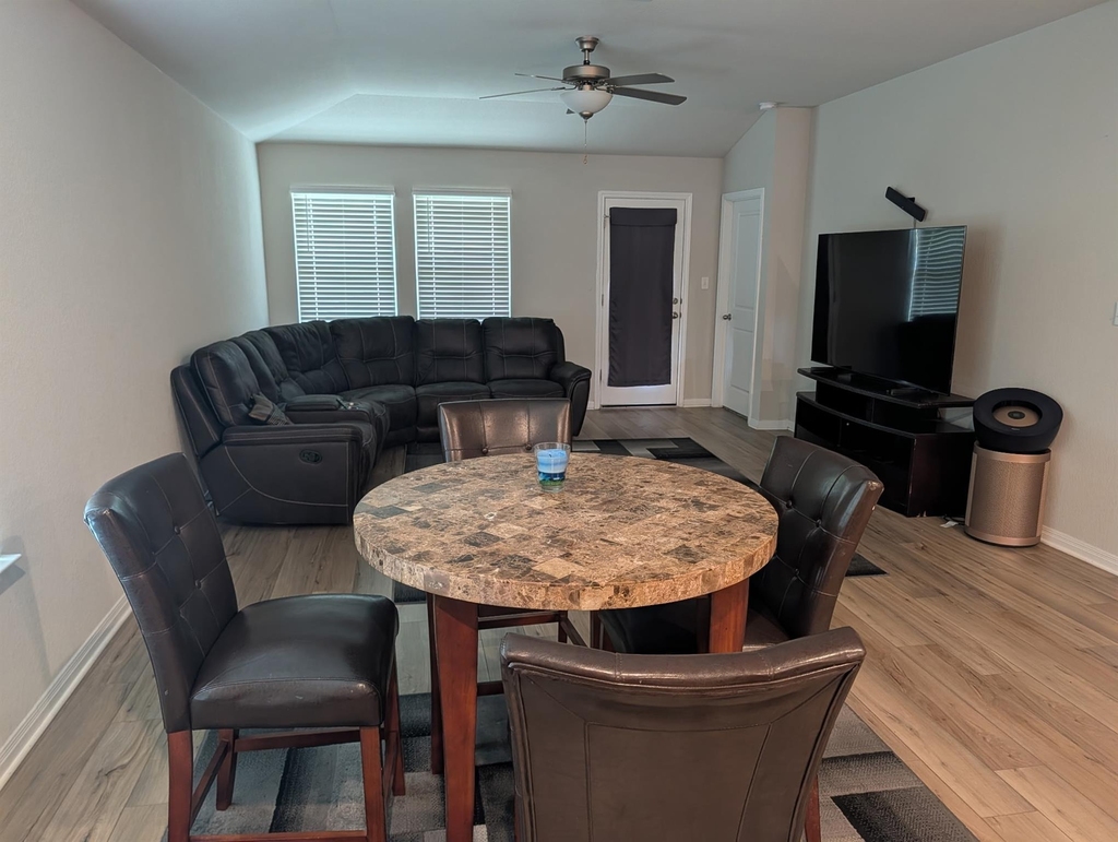1015 Bluejack Way - Photo 4