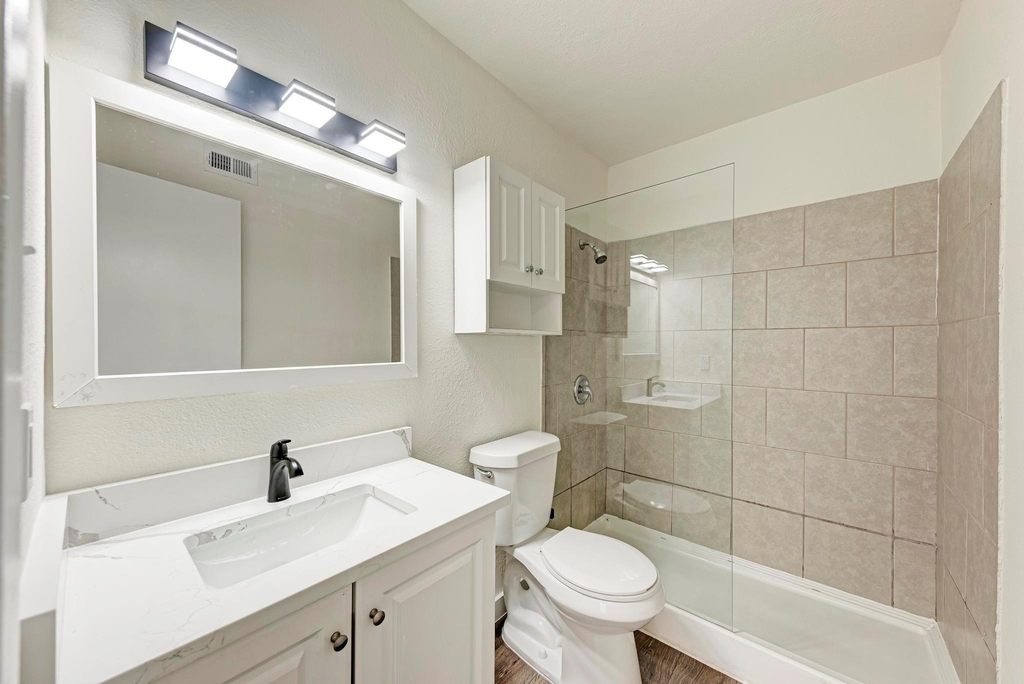 1010 W 23rd St - Photo 15