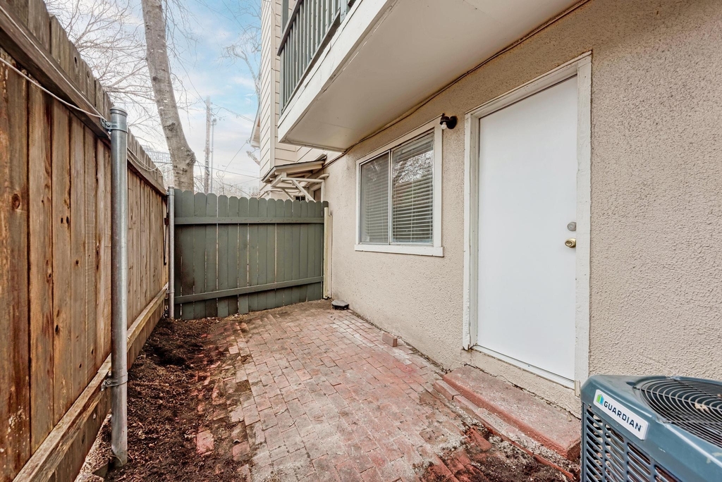 1010 W 23rd St - Photo 18