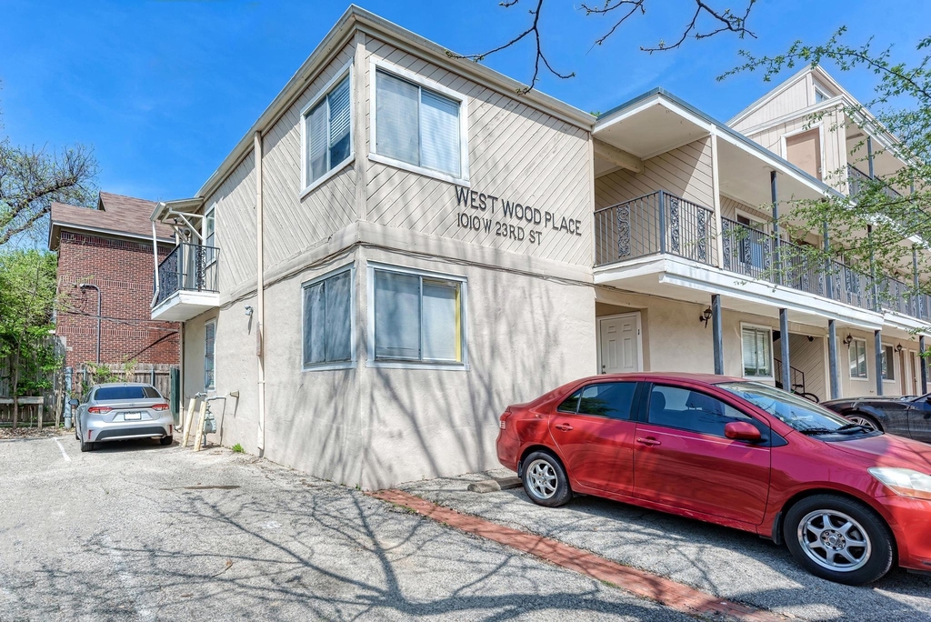 1010 W 23rd St - Photo 0