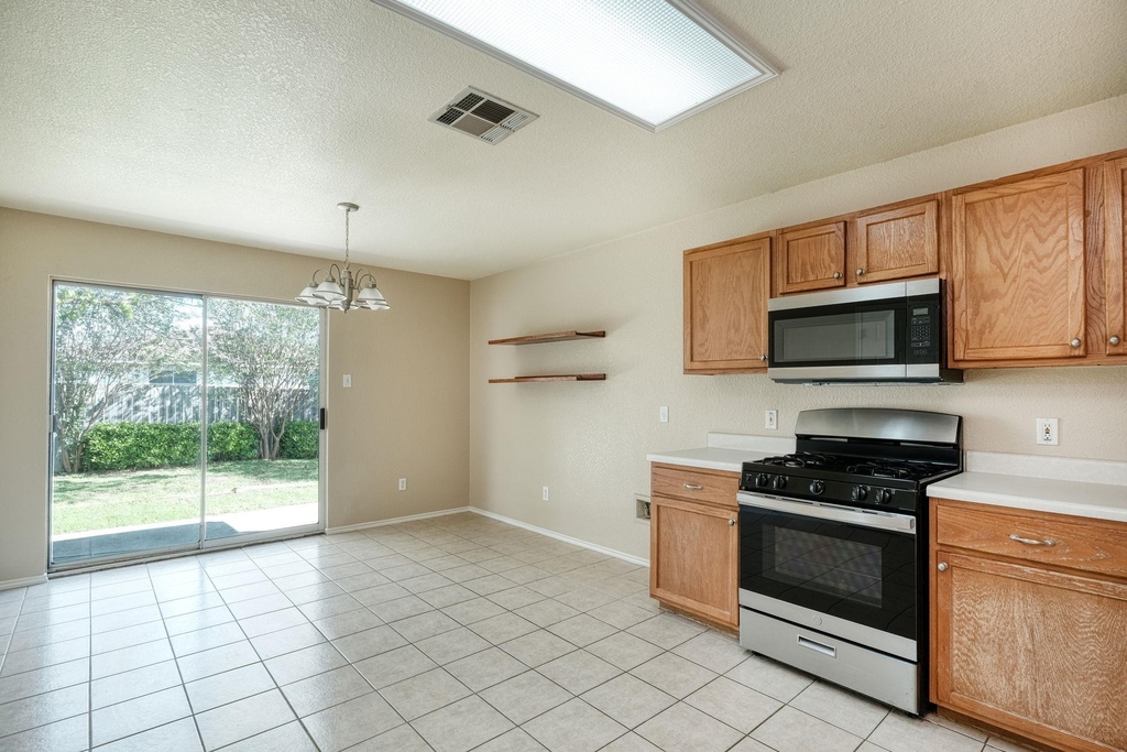 124 Hunter Rex Way - Photo 3