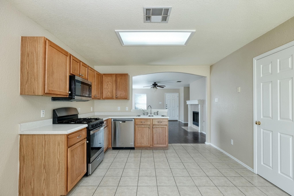 124 Hunter Rex Way - Photo 4