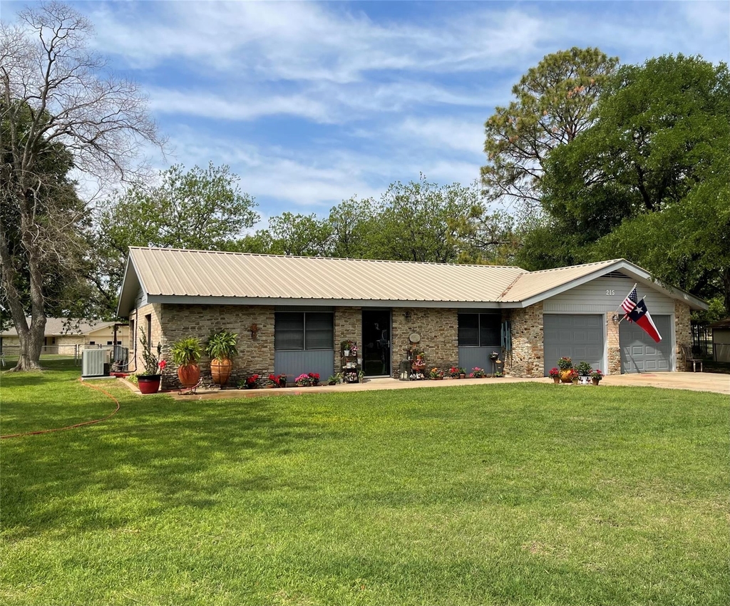 215 Flamingo Cir - Photo 0