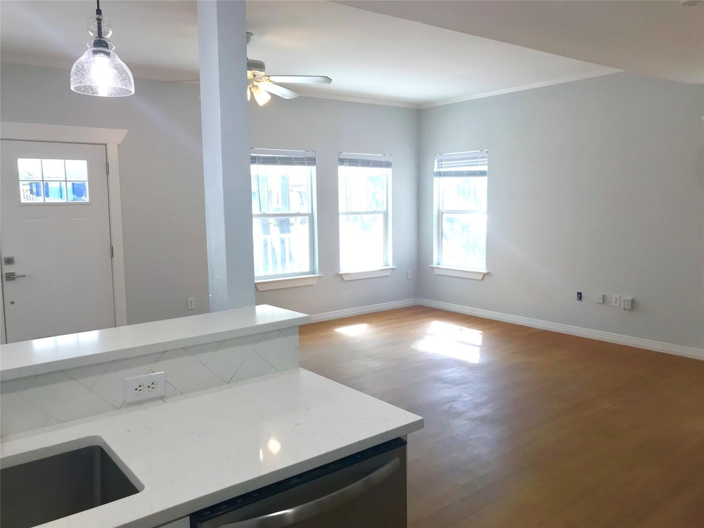 2924 E 13th St - Photo 2
