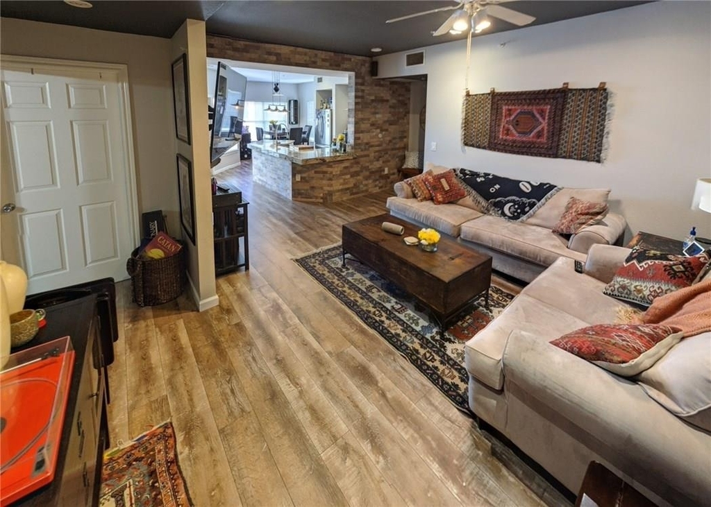 2320 Gracy Farms Ln - Photo 4
