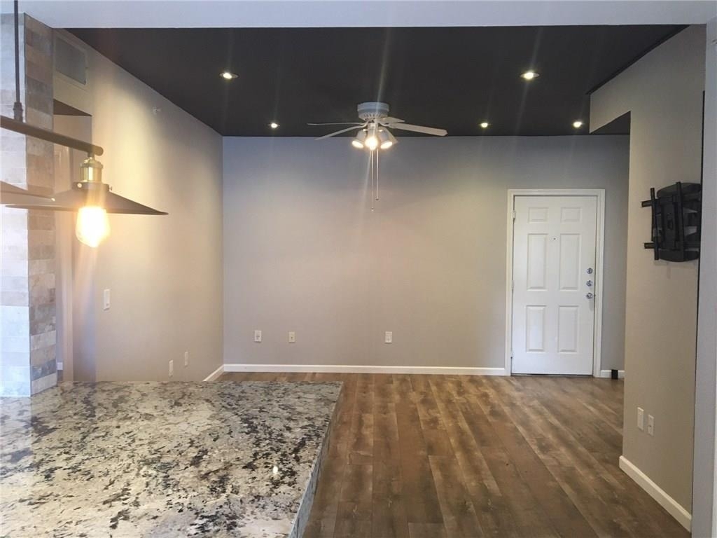 2320 Gracy Farms Ln - Photo 3