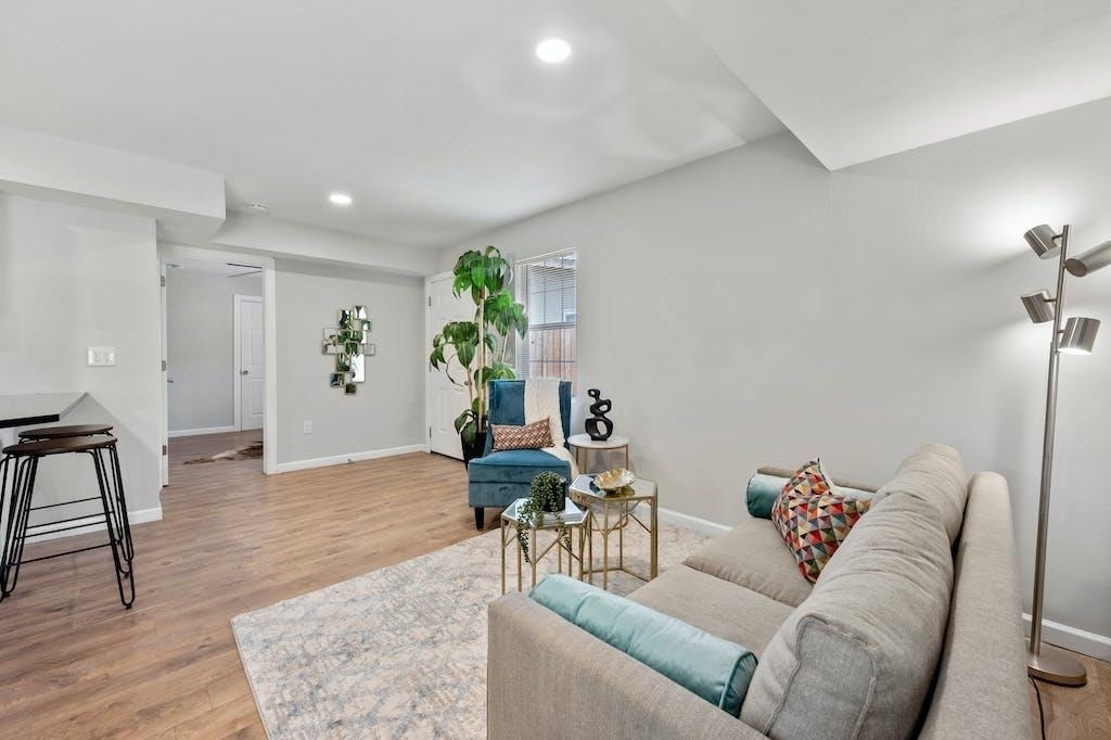 1312 E 52nd St - Photo 7