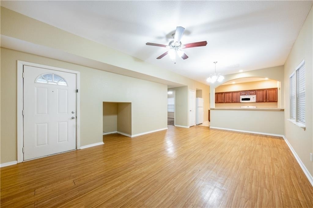 2809 E 22nd St - Photo 2