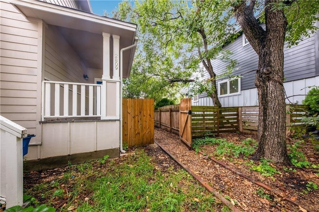 2809 E 22nd St - Photo 21