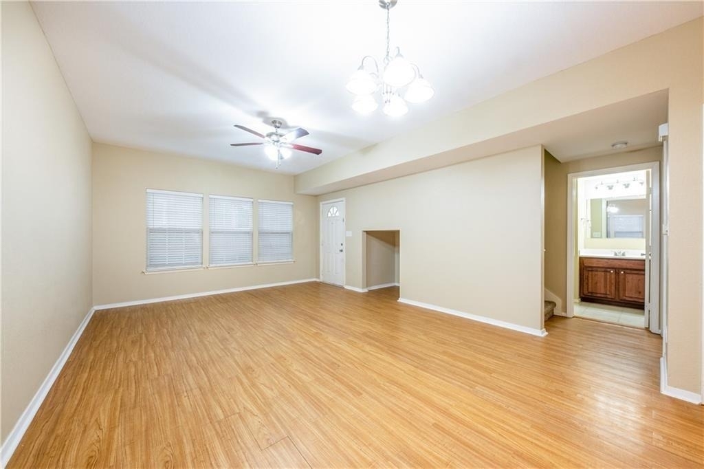 2809 E 22nd St - Photo 3