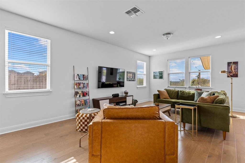 6201 Pine Leaf Trl - Photo 5