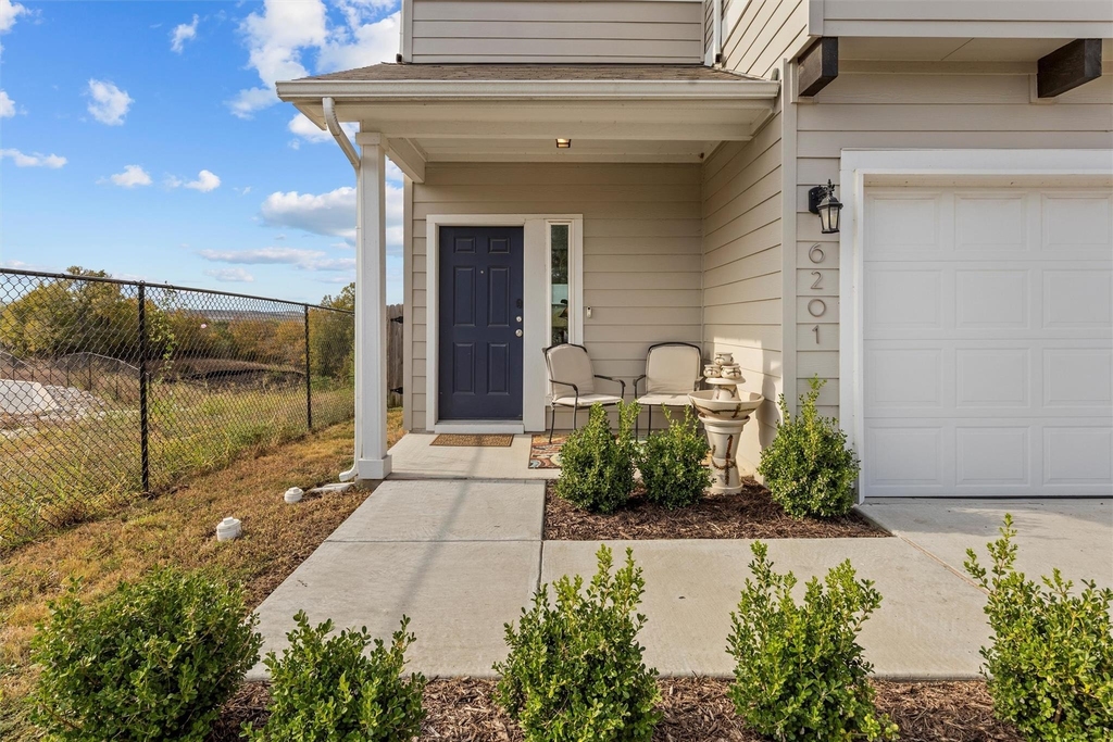 6201 Pine Leaf Trl - Photo 2