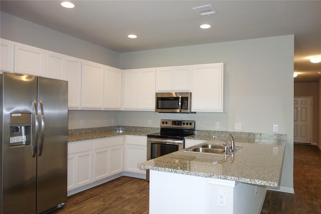 632 Independence Ave - Photo 4